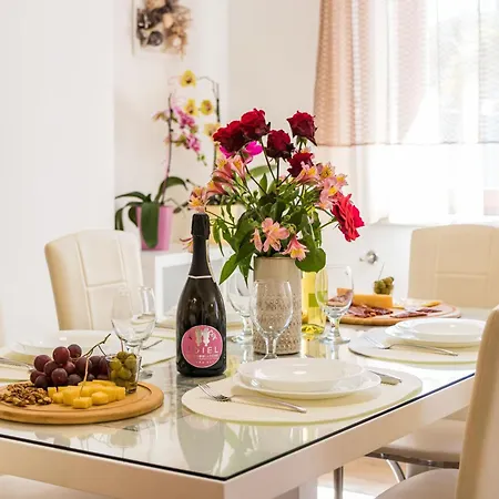 Gemuetliches Stein Mit Privatem Pool Und Terrasse Mit Grill