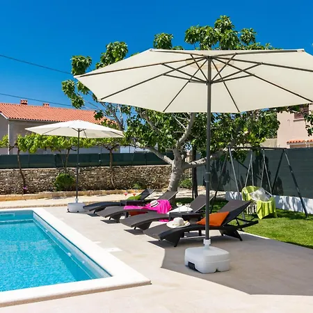 Gemuetliches Stein Mit Privatem Pool Und Terrasse Mit Grill Holiday home Galizana