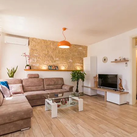 Gemuetliches Stein Mit Privatem Pool Und Terrasse Mit Grill * Galizana