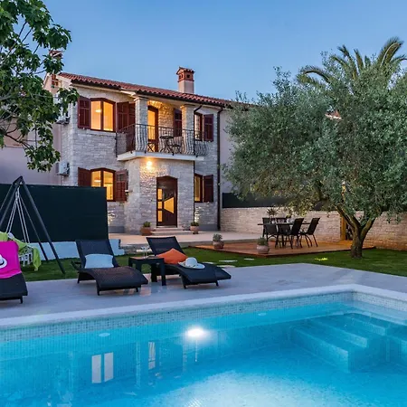 Gemuetliches Stein Mit Privatem Pool Und Terrasse Mit Grill Galizana