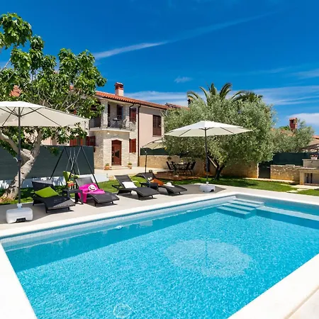 Gemuetliches Stein Mit Privatem Pool Und Terrasse Mit Grill Holiday home