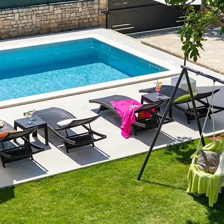 Holiday home Gemuetliches Stein Mit Privatem Pool Und Terrasse Mit Grill