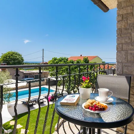 Holiday home Gemuetliches Stein Mit Privatem Pool Und Terrasse Mit Grill Galizana