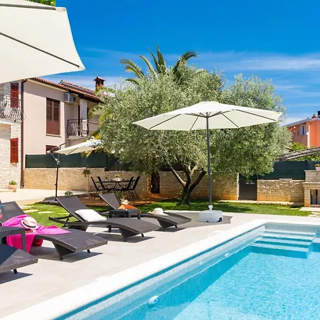 Gemuetliches Stein Mit Privatem Pool Und Terrasse Mit Grill Galizana