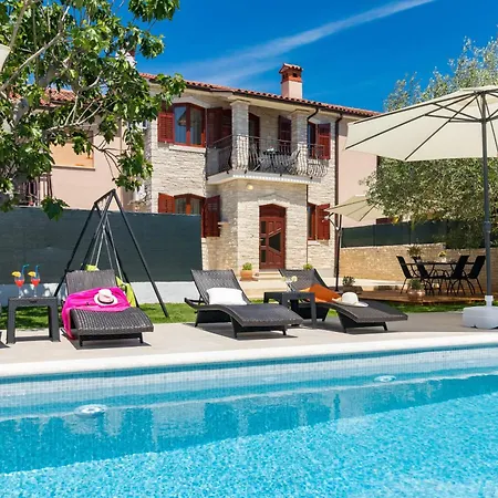 Gemuetliches Stein Mit Privatem Pool Und Terrasse Mit Grill Holiday home *