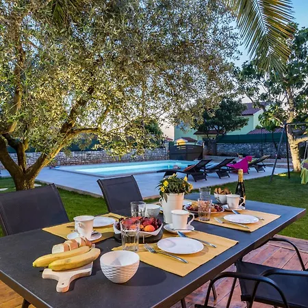 Holiday home Gemuetliches Stein Mit Privatem Pool Und Terrasse Mit Grill *