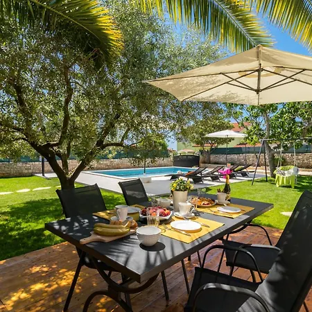Holiday home Gemuetliches Stein Mit Privatem Pool Und Terrasse Mit Grill Galizana