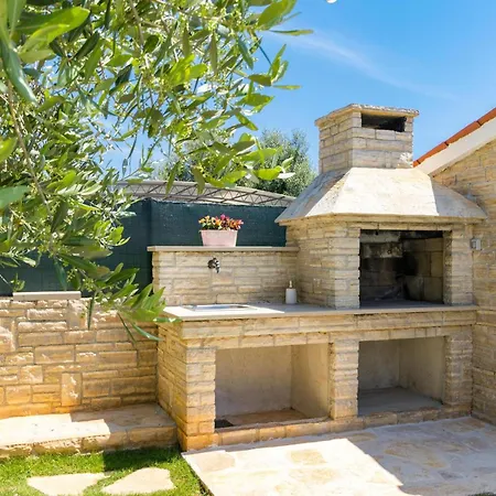 Gemuetliches Stein Mit Privatem Pool Und Terrasse Mit Grill Holiday home *