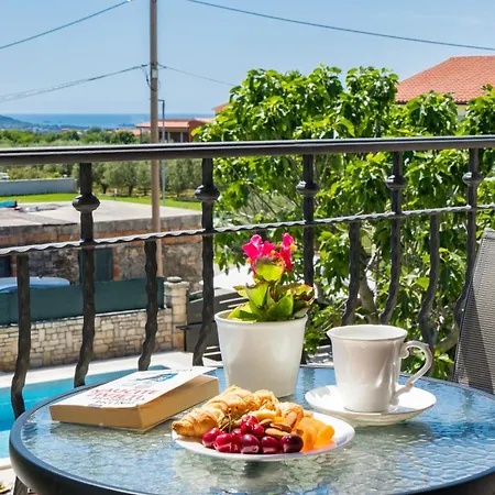Holiday home Gemuetliches Stein Mit Privatem Pool Und Terrasse Mit Grill *