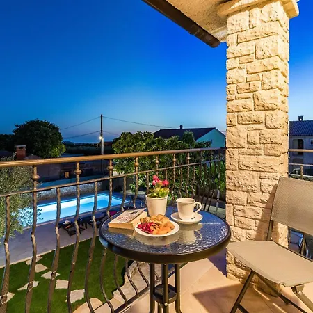 Gemuetliches Stein Mit Privatem Pool Und Terrasse Mit Grill Holiday home Galizana
