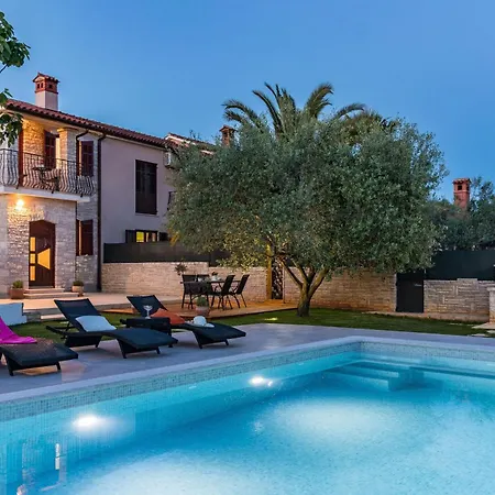 Holiday home Gemuetliches Stein Mit Privatem Pool Und Terrasse Mit Grill Galizana